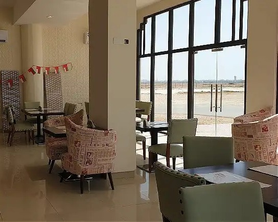 llbyaa-mtaam-bmokaa-syahy-resturant-for-sale-in-salalah-mghz-bkaml-maadath-big-0